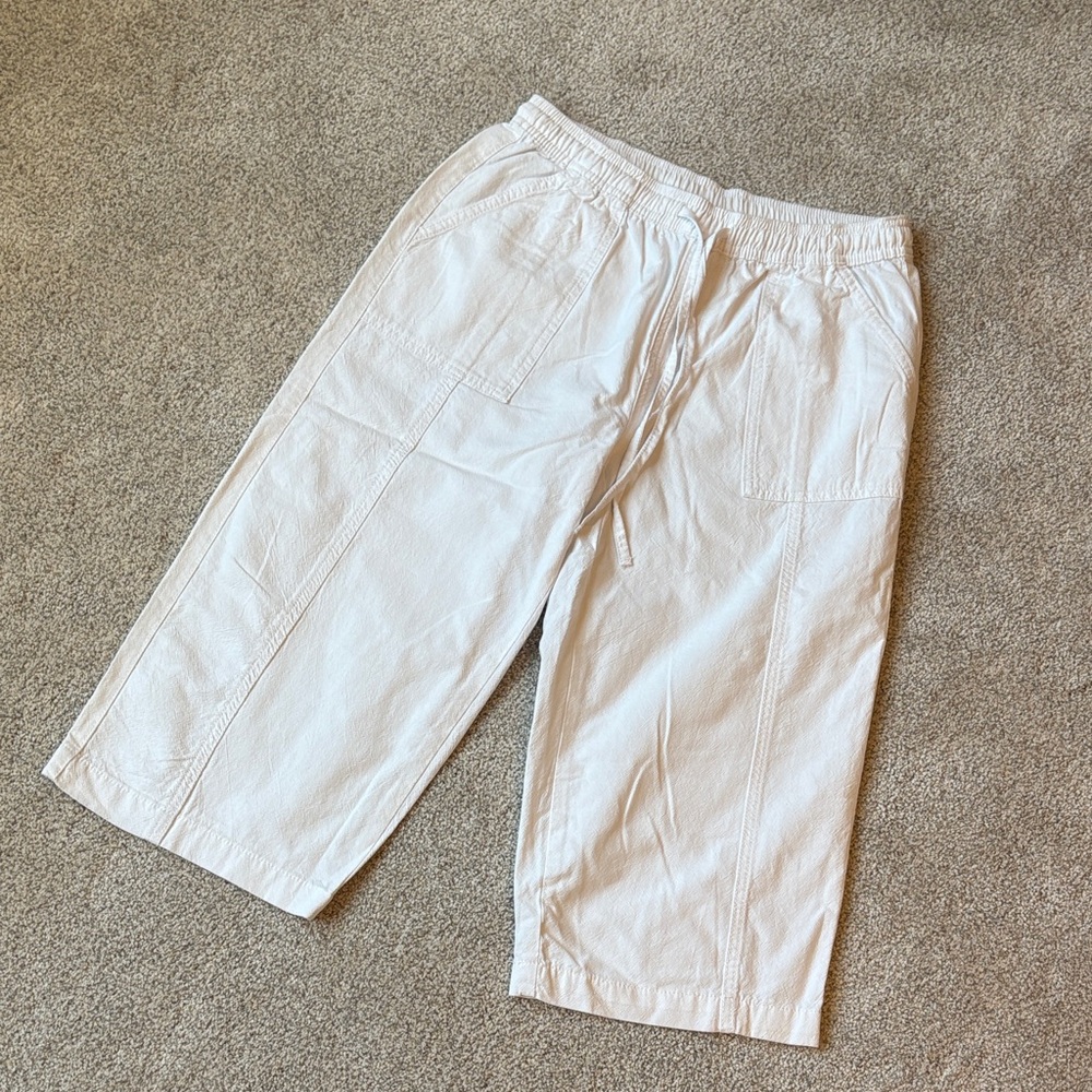 White crop pants!